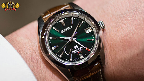 GRAND SEIKO SPRING DRIVE GMT LIMITED EDITION GREEN DIAL SBGE033 : HANDS ON  | AZ Fine Time Blog